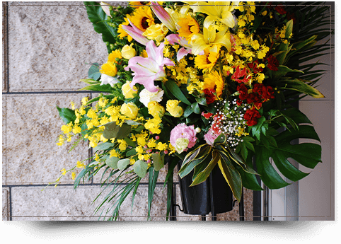 開店祝いやパーティーなどに最適な大きめの花のスタンドです。